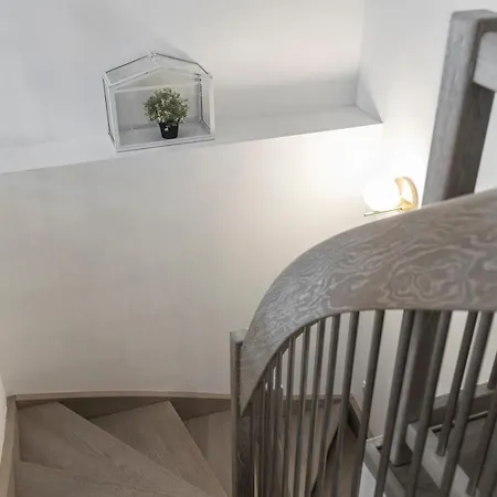 Cooper L Tivoli Apartment *