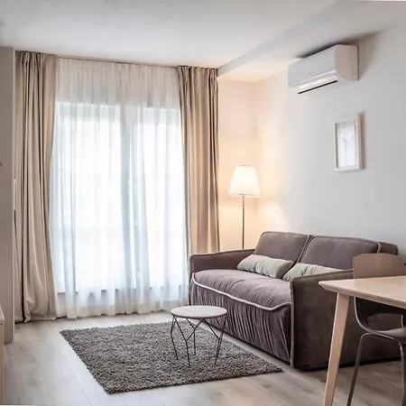 Cooper L Tivoli Apartment