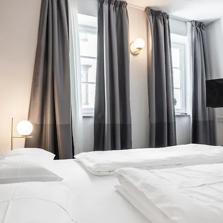 Cooper L Tivoli Apartman *